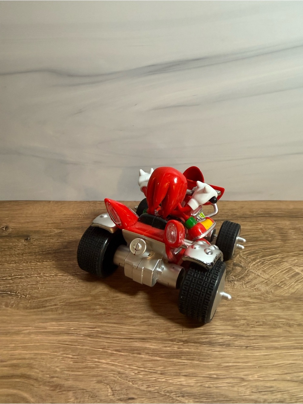 Sonic Racing Knuckles Pull Car - Picture 3 of 5